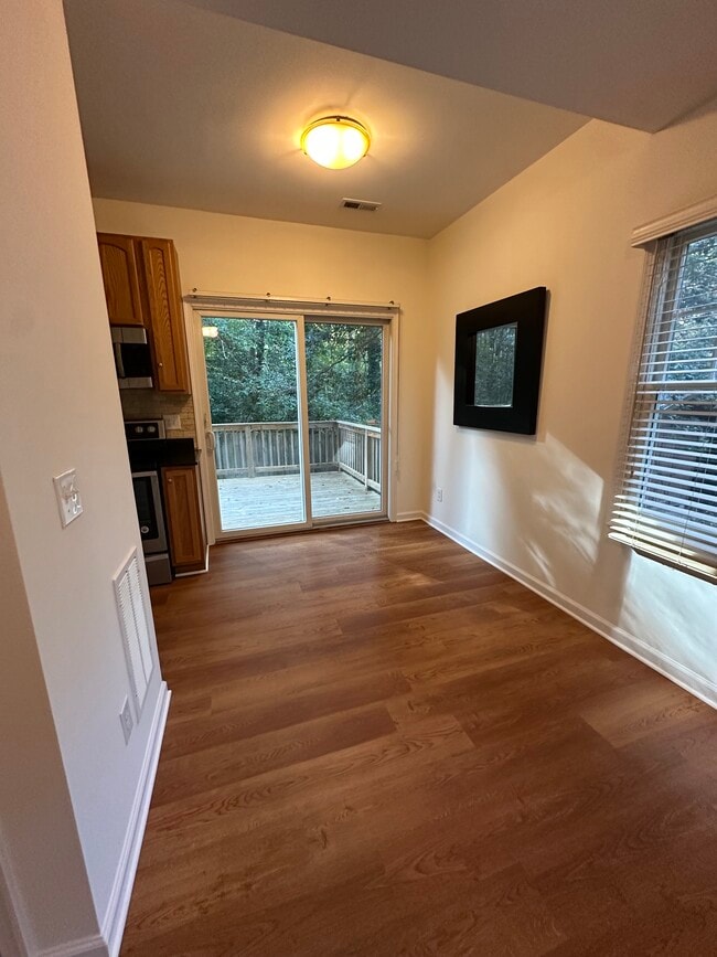 Building Photo - 854 Redwood Trail