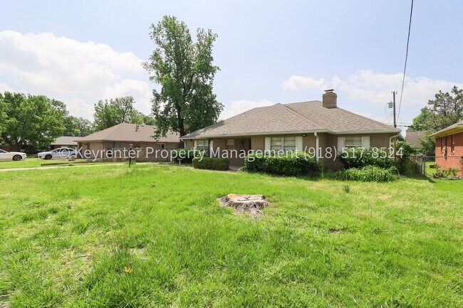 Foto del edificio - LARGE | 3 Bed | 2 Bath | Midtown Tulsa