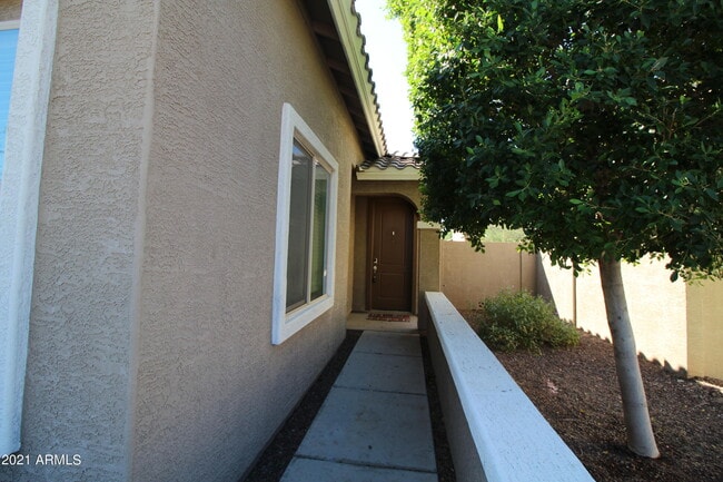 Building Photo - 851 E Aberdeen Dr