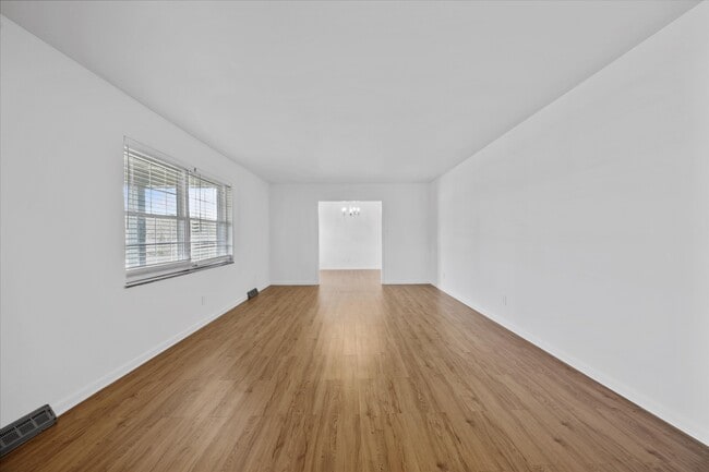 Building Photo - 930 Corning Rd