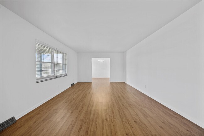 Foto del edificio - 930 Corning Rd