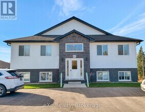 Building Photo - 27 Malcolm Cres