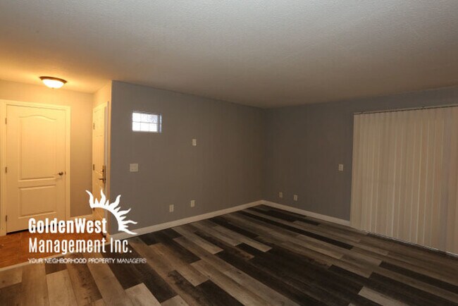 Building Photo - Fully Renovated 2Bdm 2Ba Downstairs Condo