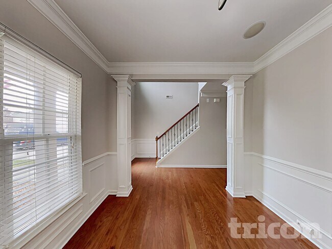 Building Photo - 1413 Eastway Dr