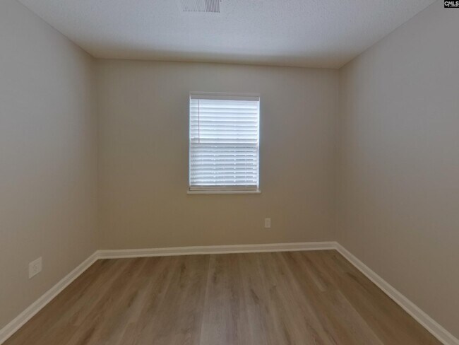 Foto del edificio - 200 Hardwood Dr