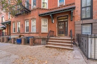 Building Photo - 318 Hudson St