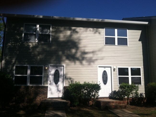 Building Photo - 924-942 Jackson Blvd