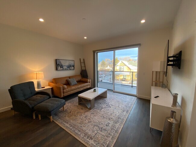 Building Photo - 116 N Bozeman Ave