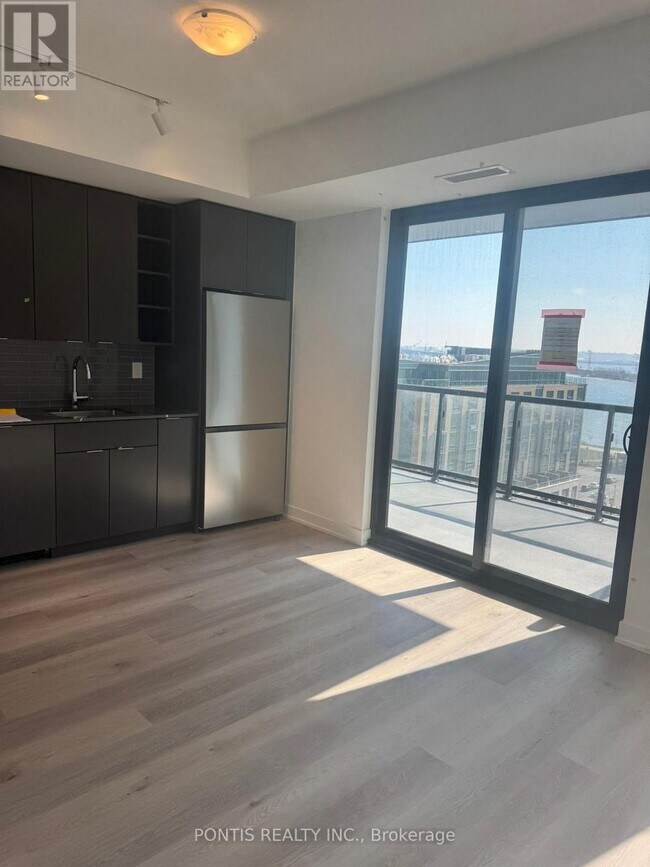 Photo du bâtiment - 2075 Lakeshore Rd.