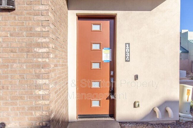 Building Photo - 901 S Smith Rd