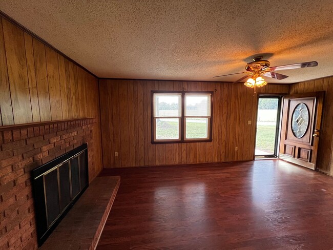 Building Photo - Home in Mocksville for Rent!