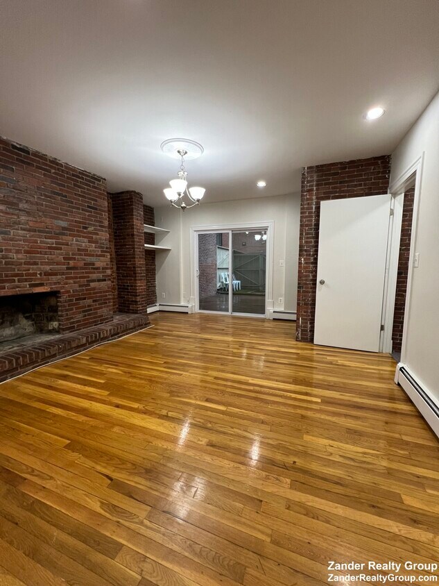 Primary Photo - 696 Tremont St