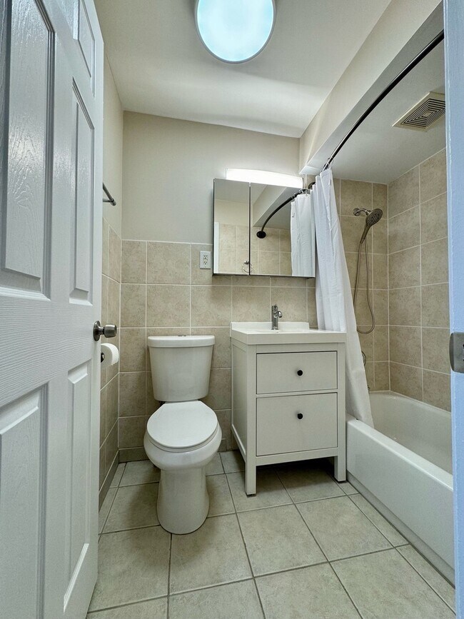 Foto del edificio - 1105 Holiday Ln