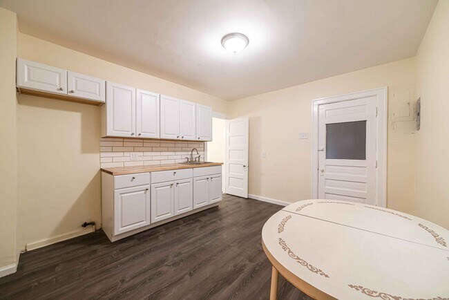 Foto del edificio - $1300 - Spacious Hamtramck home