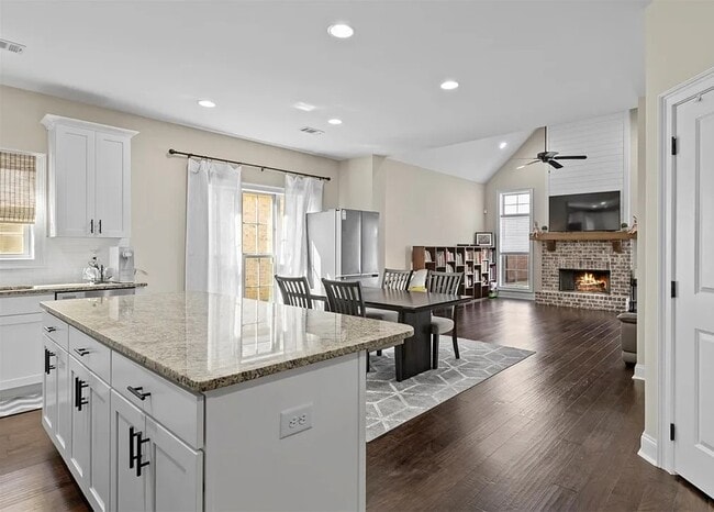 Building Photo - 2383 Mimms Ln