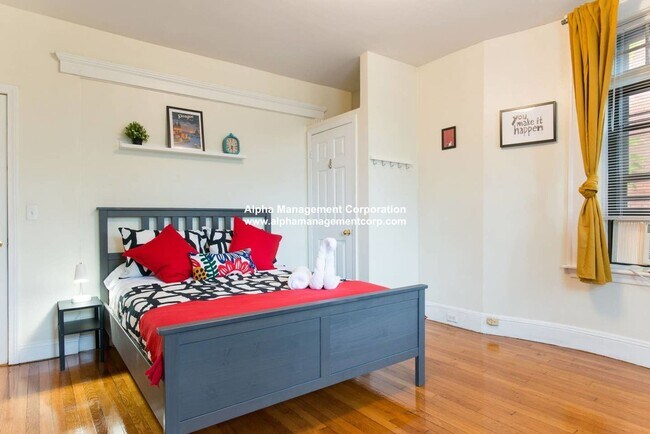 Foto del edificio - 1247 Beacon St