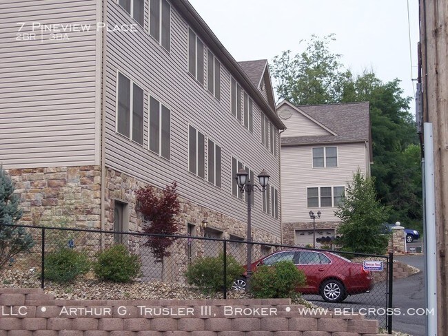 Building Photo - 7 Pineview Pl