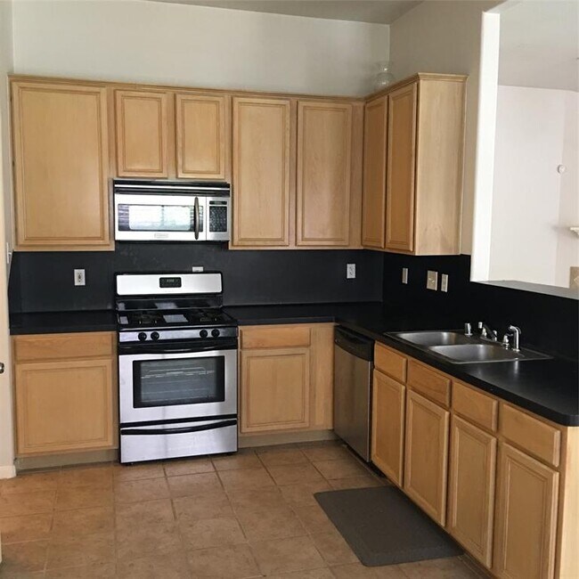 Foto del edificio - 22703 Tree House Ln