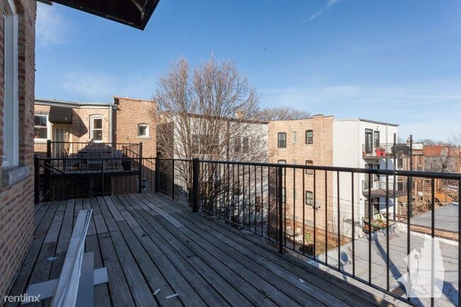 Building Photo - 2525 N California Ave