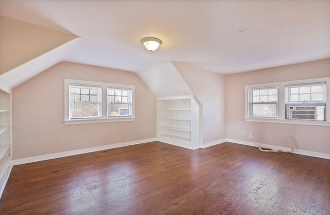 Building Photo - 916 S Webster St