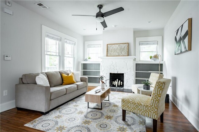 Building Photo - 875 Oakhill Ave SW