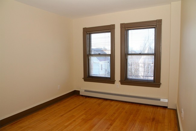 Building Photo - 76 N Union St
