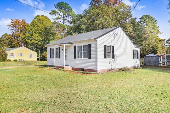 Foto del edificio - **RENOVATED** 2 BR 1 BA HOME IN GOLDSBORO- close to SJAFB!