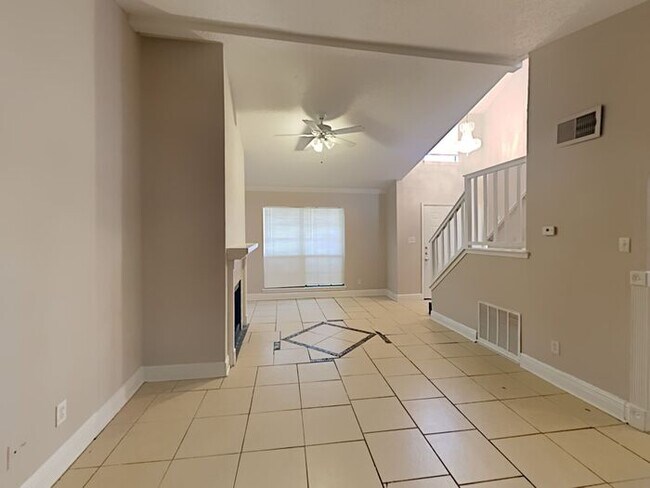 Building Photo - No Application Fee* Plus $250 Off First & ...
