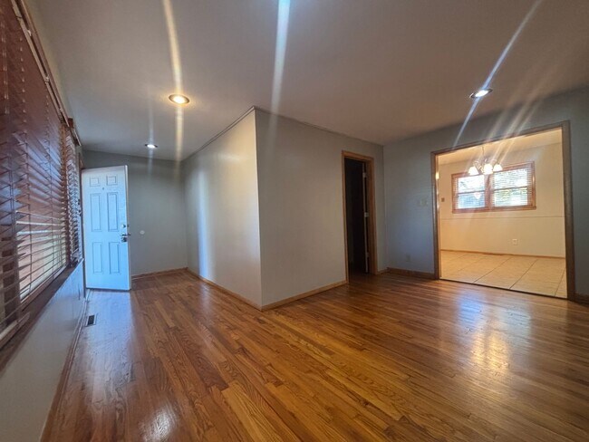 Foto del edificio - Come see this 4 Bedroom 2 Bathroom House!