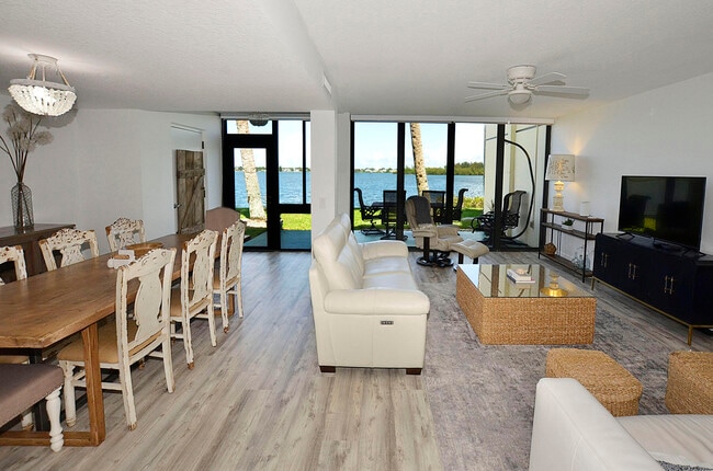 Building Photo - 1820 Tarpon Ln