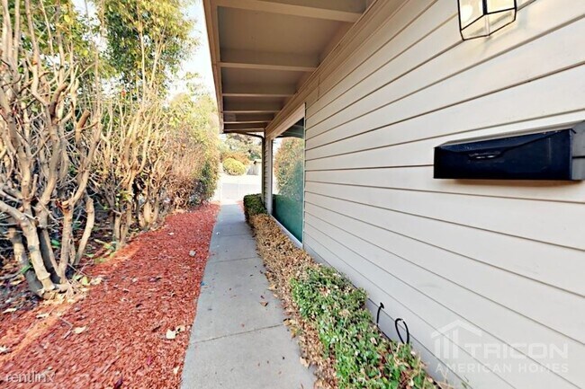 Building Photo - 1115 Coronel Ave