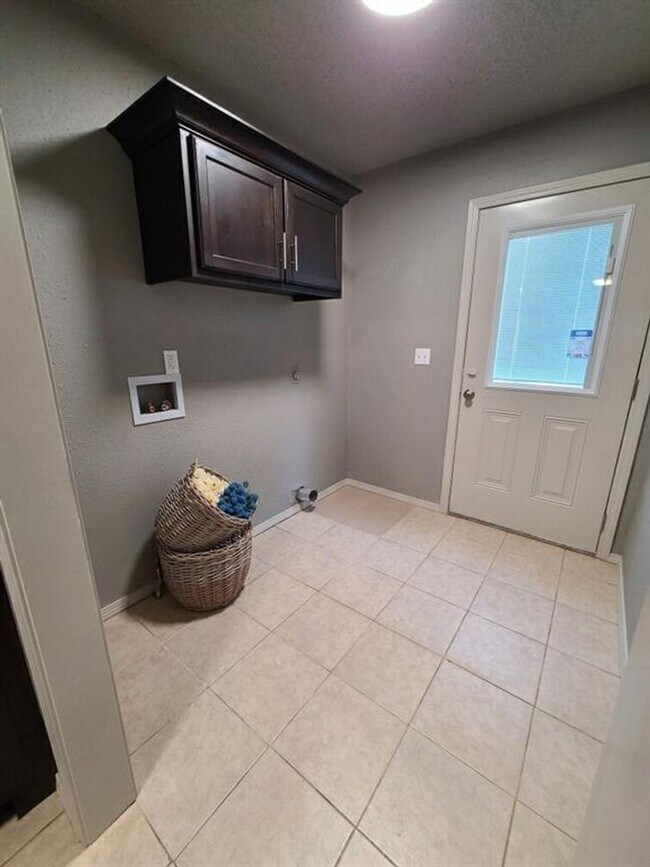 Foto del edificio - Charming 3BR, 1.5BA Rental in Anderson, MO – Pet-Friendly Haven!