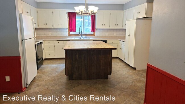 Building Photo - 4 br, 2.5 bath House - 13509 Colfax Ave S