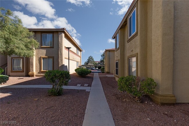 Building Photo - 7300 W Pirates Cove Rd