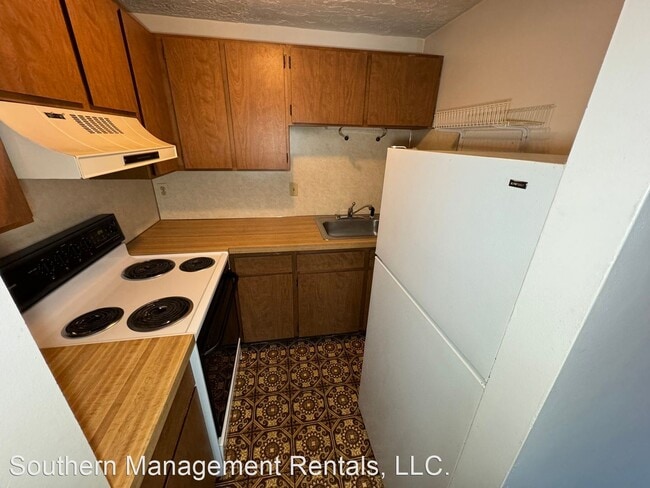 Building Photo - 1 br, 1 bath House - 45 N. Main Street Apt. 4