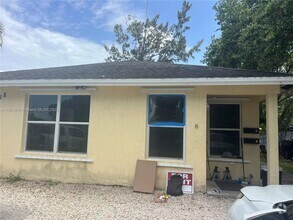 Building Photo - 818 SW 28th St