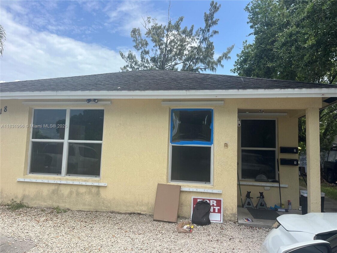 Foto principal - 818 SW 28th St
