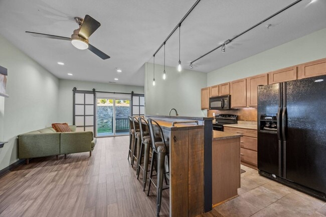 Building Photo - 123 Foxden Dr