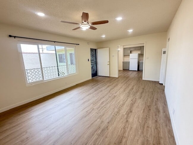 Foto del edificio - Spacious remodeled 2 BR apartment - Inglew...