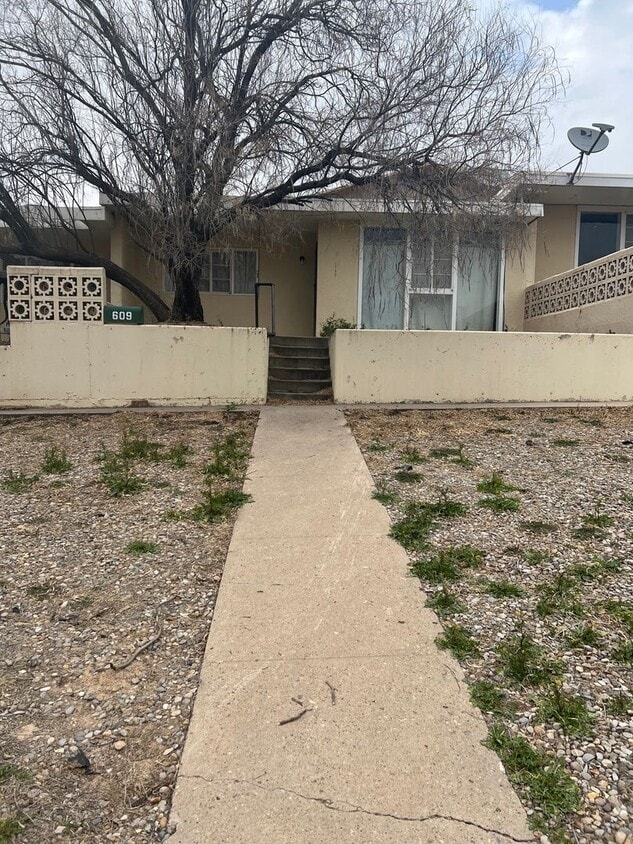 Primary Photo - 609 W 11th St