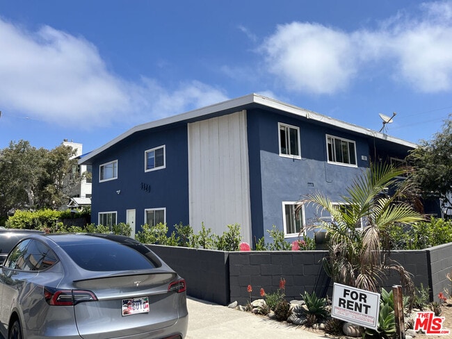 Building Photo - 101 Catamaran St