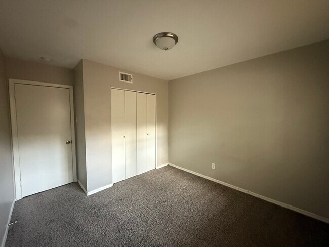 Foto del edificio - 9560 Crestshire Dr