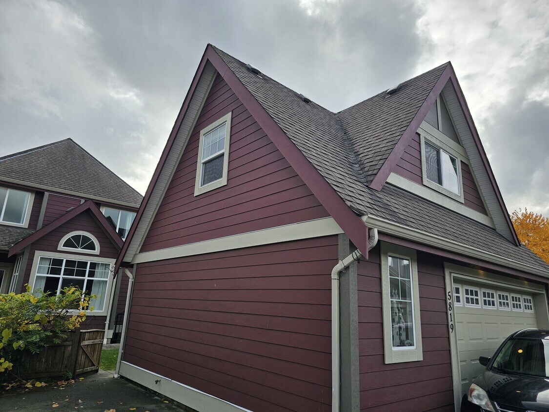 Photo principale - 5819 Shawnigan Dr