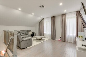 Building Photo - 2135 Rosemont Dr