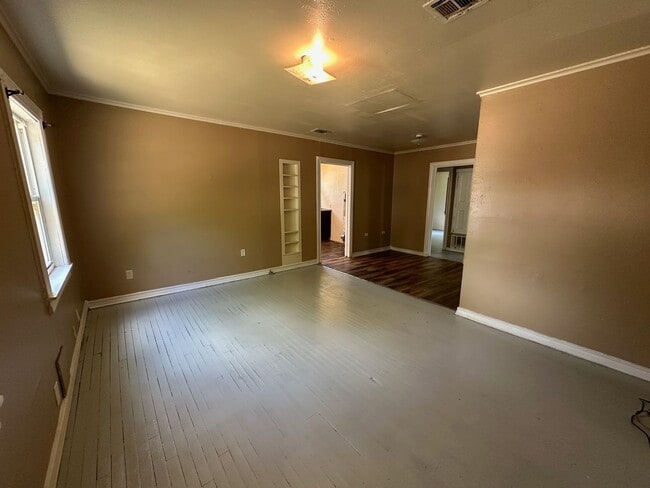 Building Photo - 3016 Live Oak Ave