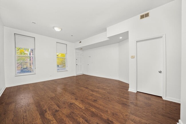 Building Photo - 1946 N Wilmot Ave