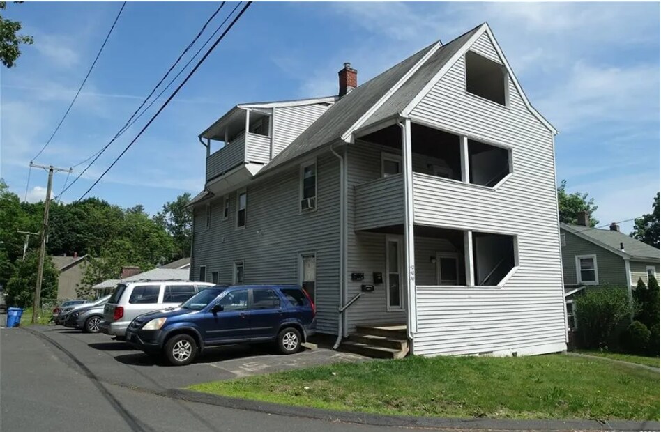 30 Munchausen Ave Unit 30, Bristol, CT 06010 Apartments in Bristol