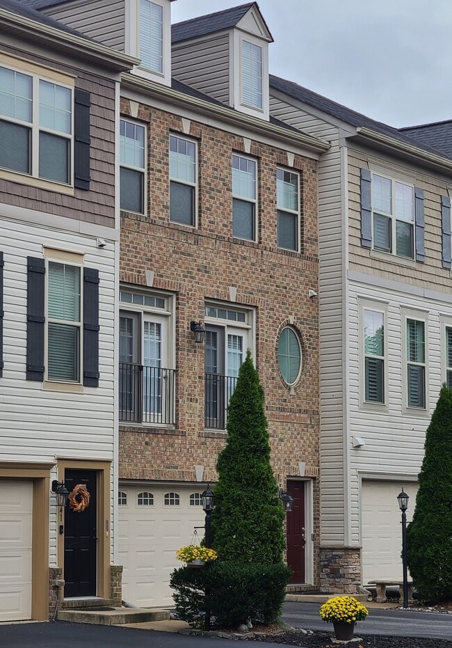 Front - 1443 Occoquan Heights Ct (Occoquan, VA) Townhome