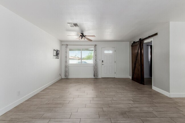 Foto del edificio - Updated Tempe home with stylish finishes a...
