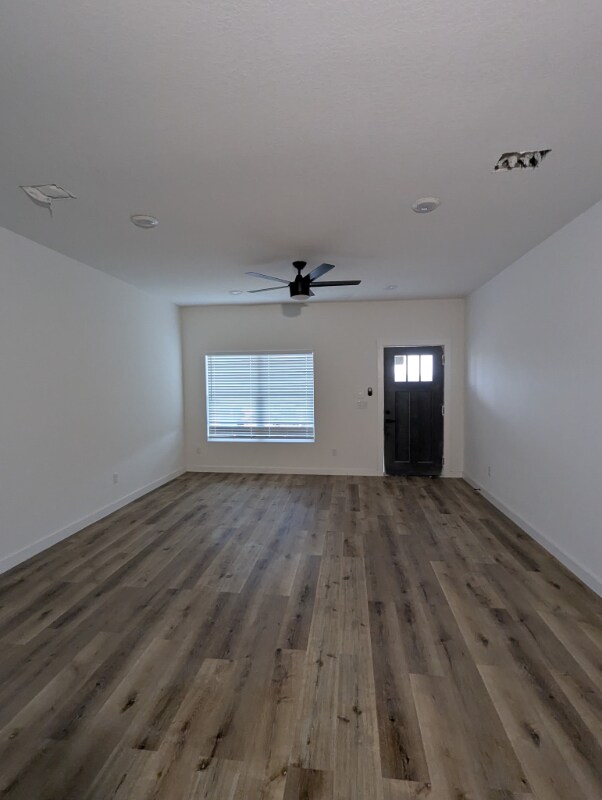 Building Photo - 2105 Vista Encino